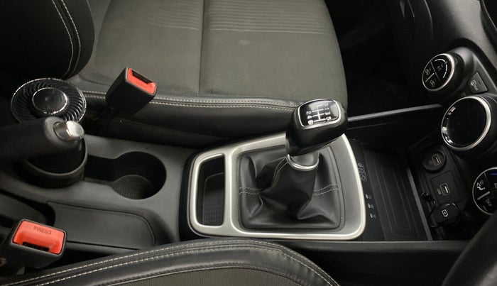 2019 Hyundai VENUE SX(O) 1.4 CRDI, Diesel, Manual, 69,664 km, Gear Lever