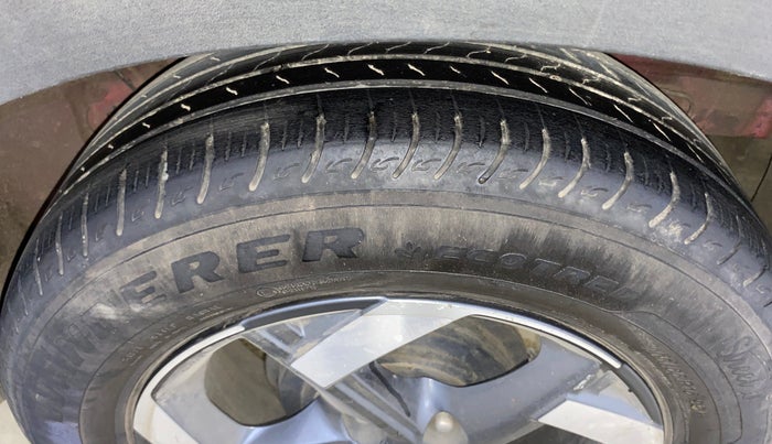 2019 Hyundai VENUE SX(O) 1.4 CRDI, Diesel, Manual, 69,664 km, Left Rear Tyre Tread