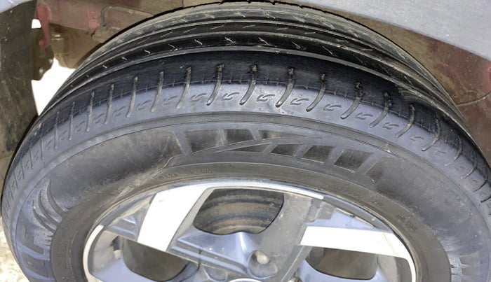 2019 Hyundai VENUE SX(O) 1.4 CRDI, Diesel, Manual, 69,664 km, Right Rear Tyre Tread