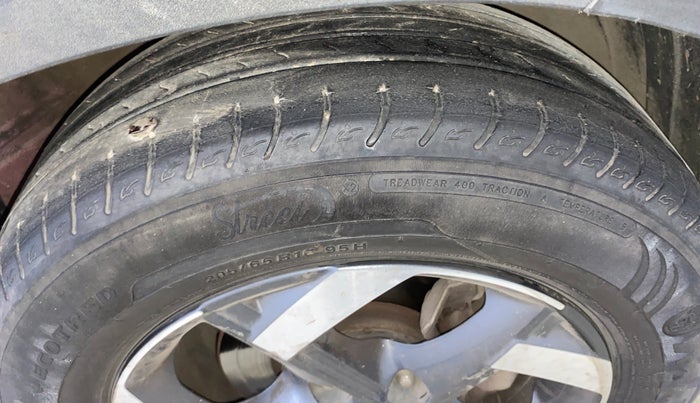 2019 Hyundai VENUE SX(O) 1.4 CRDI, Diesel, Manual, 69,664 km, Right Front Tyre Tread