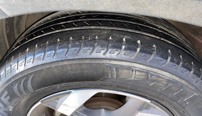 2019 Hyundai VENUE SX(O) 1.4 CRDI, Diesel, Manual, 69,664 km, Left Front Tyre Tread