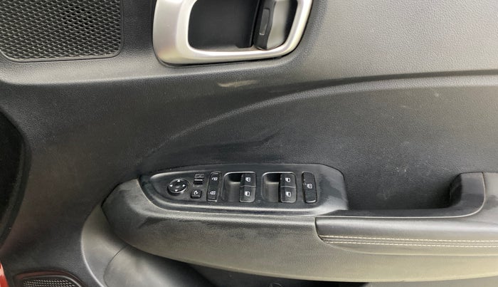 2019 Hyundai VENUE SX(O) 1.4 CRDI, Diesel, Manual, 69,664 km, Driver Side Door Panels Control