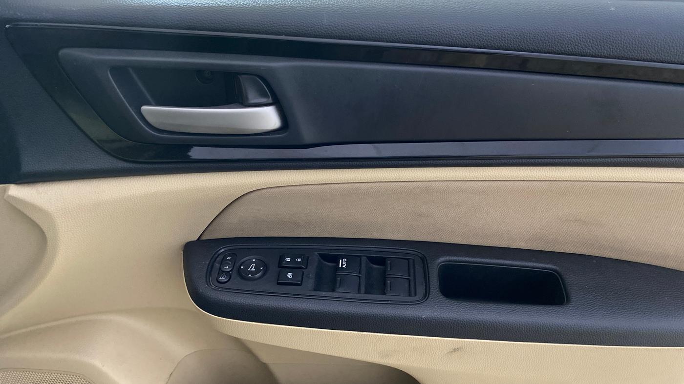 2020 Honda Amaze 1.2L I-VTEC V, Petrol, Manual, 80,659 km, Driver Side Door Panels Control
