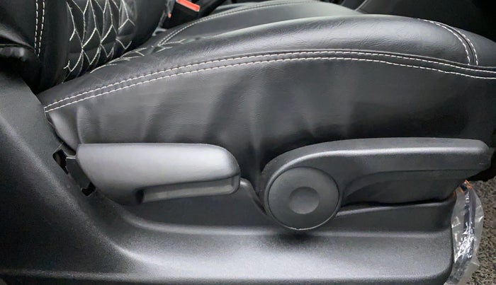 2021 Maruti Vitara Brezza ZXI +, Petrol, Manual, 5,061 km, Driver Side Adjustment Panel