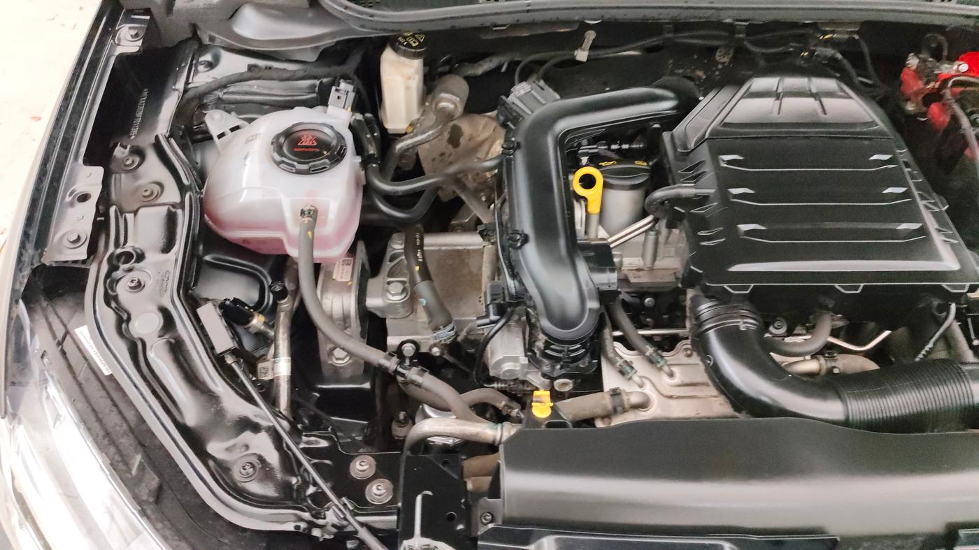 2023 Volkswagen VIRTUS TOPLINE TSI 1.0 AT, Petrol, Automatic, 57,056 km, Engine View - Right