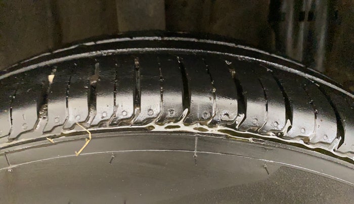 2022 Renault TRIBER RXZ, Petrol, Manual, 18,267 km, Right Rear Tyre Tread