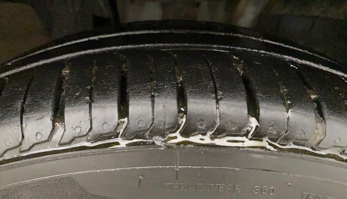 2022 Renault TRIBER RXZ, Petrol, Manual, 18,267 km, Right Front Tyre Tread