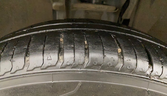 2022 Renault TRIBER RXZ, Petrol, Manual, 18,267 km, Left Front Tyre Tread