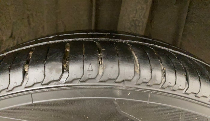 2022 Renault TRIBER RXZ, Petrol, Manual, 18,267 km, Left Rear Tyre Tread