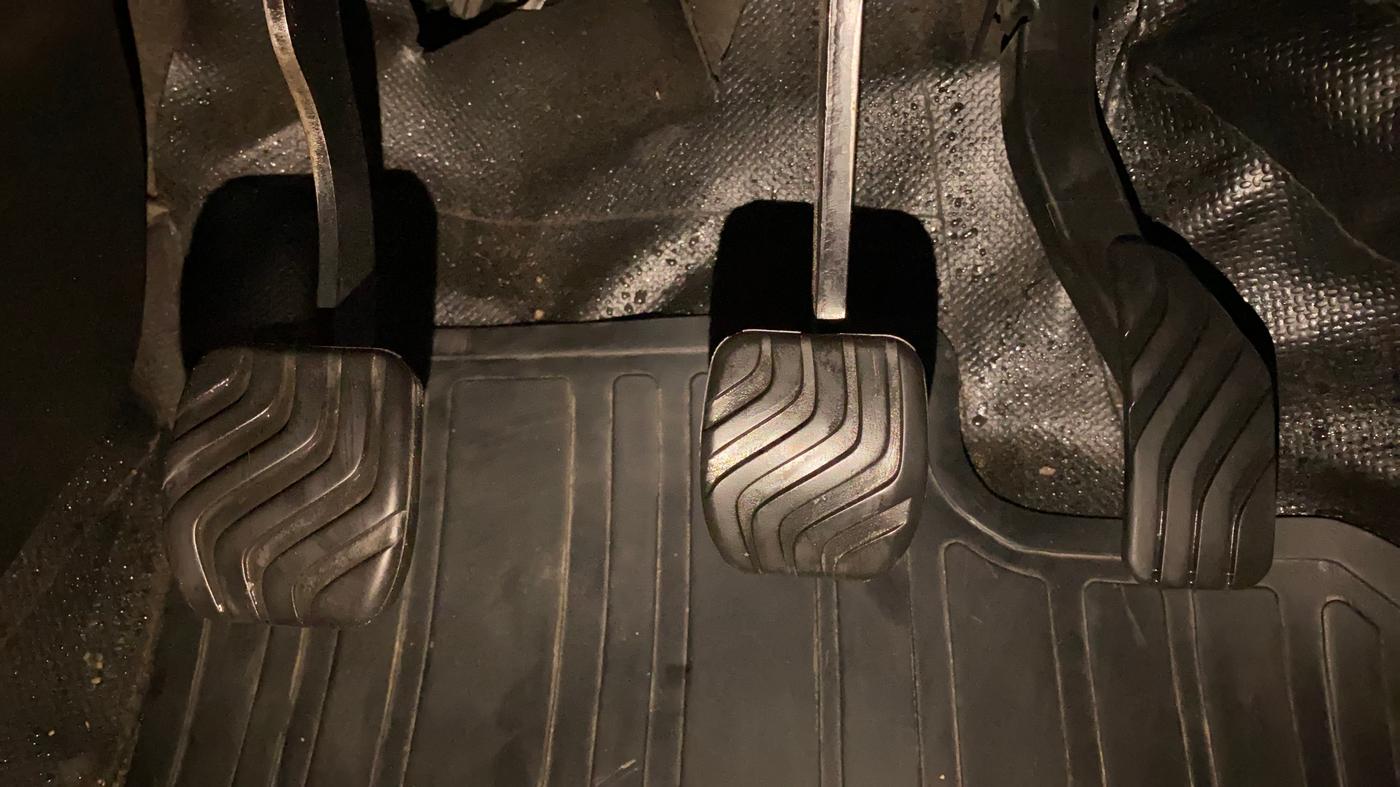 2019 Renault TRIBER RXL MT, CNG, Manual, 84,395 km, Pedals