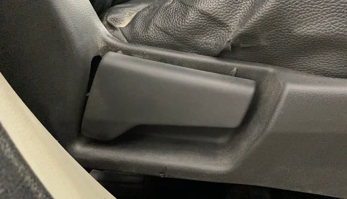 2019 Renault TRIBER RXL MT, CNG, Manual, 84,395 km, Driver Side Adjustment Panel