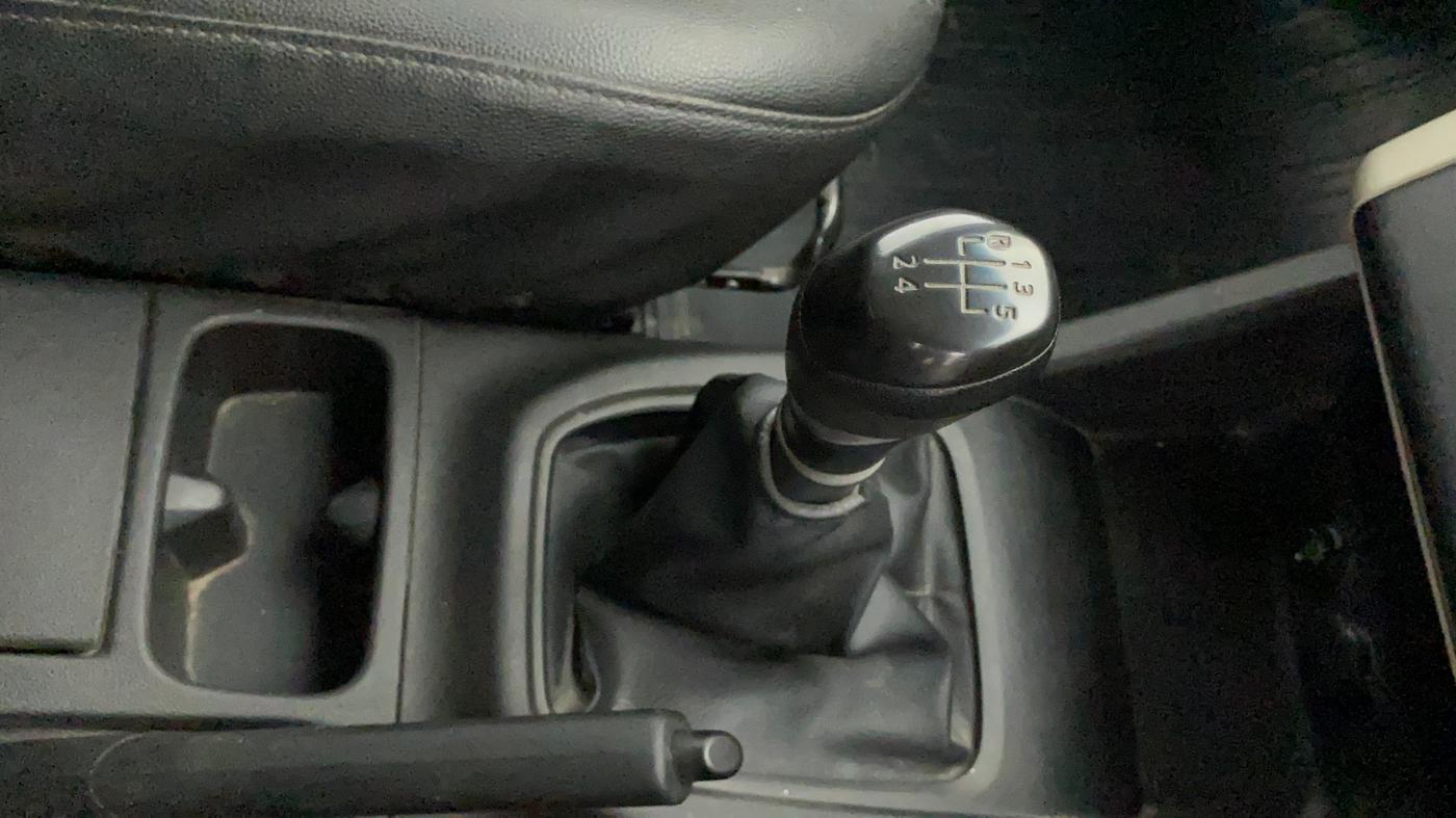 2019 Renault TRIBER RXL MT, CNG, Manual, 84,395 km, Gear Lever