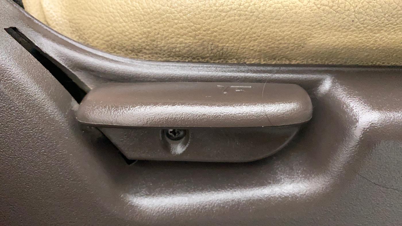 2012 Hyundai Santro Xing GLS, Petrol, Manual, 84,532 km, Driver Side Adjustment Panel