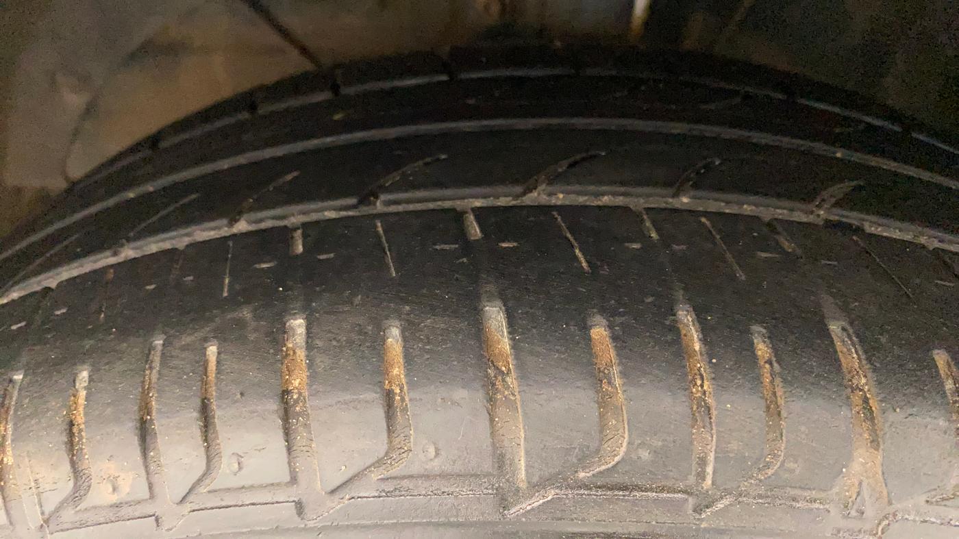 2016 Maruti Baleno ZETA DIESEL 1.3, Diesel, Manual, 1,05,249 km, Left Front Tyre Tread
