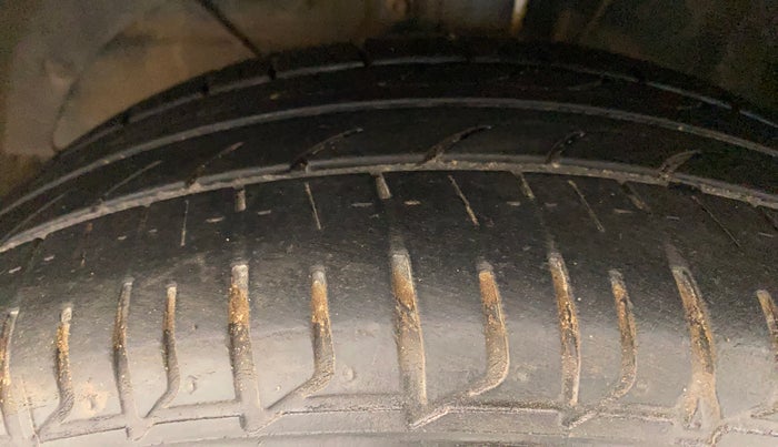 2016 Maruti Baleno ZETA DIESEL 1.3, Diesel, Manual, 1,05,249 km, Left Front Tyre Tread