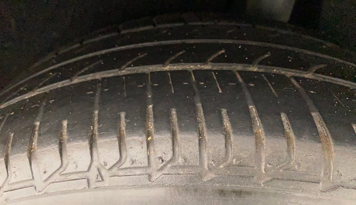 2016 Maruti Baleno ZETA DIESEL 1.3, Diesel, Manual, 1,05,249 km, Left Rear Tyre Tread