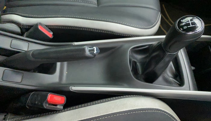 2016 Maruti Baleno ZETA DIESEL 1.3, Diesel, Manual, 1,05,249 km, Gear Lever