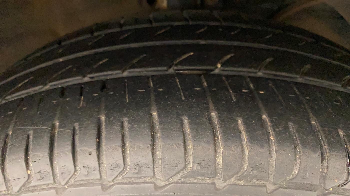 2016 Maruti Baleno ZETA DIESEL 1.3, Diesel, Manual, 1,05,249 km, Right Front Tyre Tread