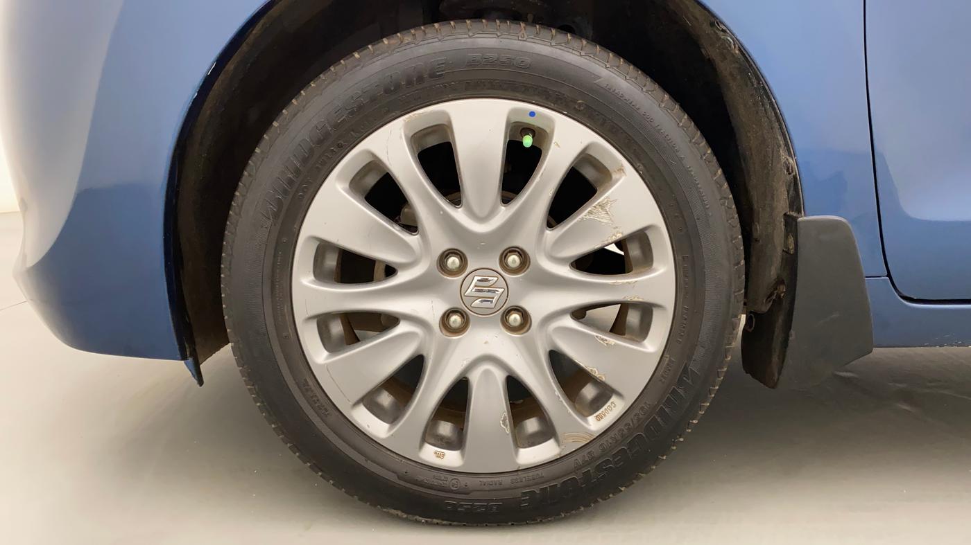 2016 Maruti Baleno ZETA DIESEL 1.3, Diesel, Manual, 1,05,249 km, Left Front Wheel