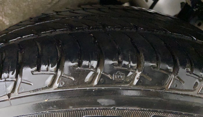 2016 Maruti Celerio VXI CNG D, CNG, Manual, 28,122 km, Left Rear Tyre Tread
