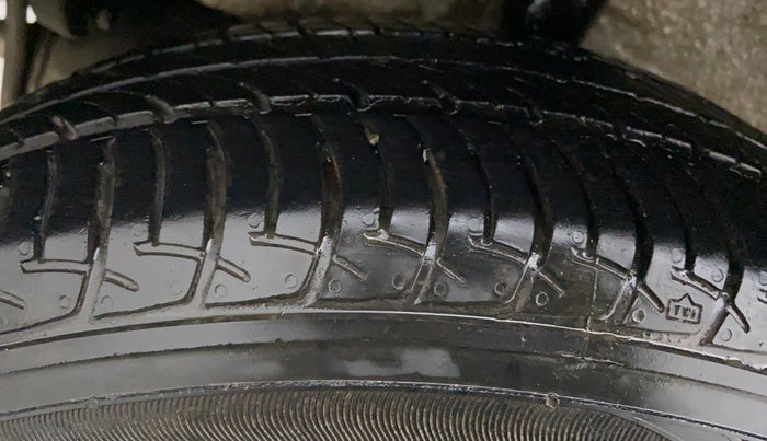2016 Maruti Celerio VXI CNG D, CNG, Manual, 28,122 km, Right Rear Tyre Tread