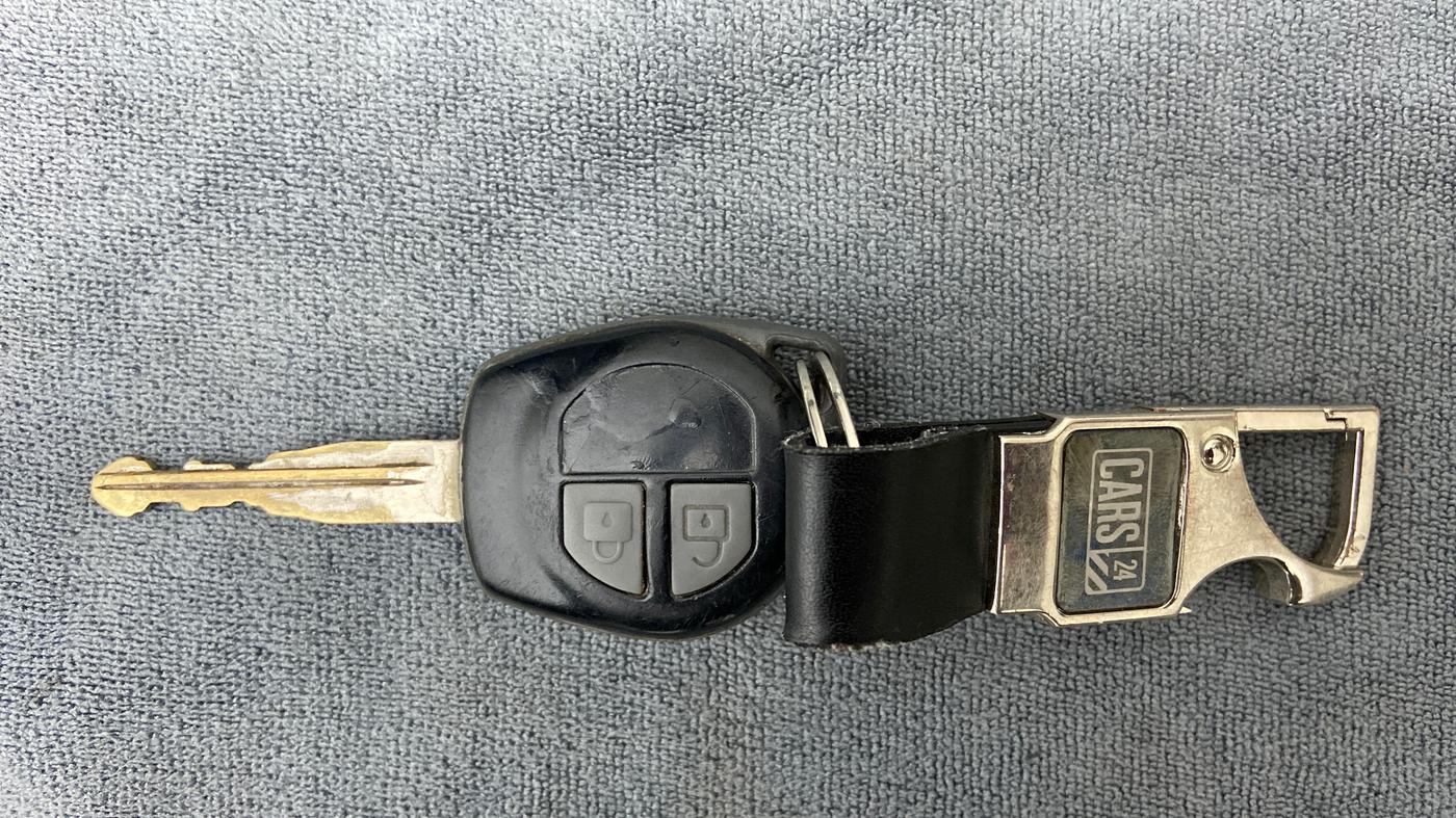 2015 Maruti Swift LDI O, Diesel, Manual, 69,023 km, Key Close Up