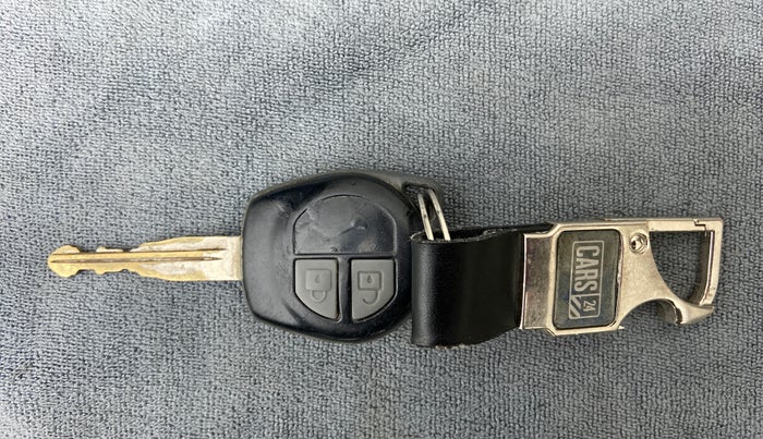 2015 Maruti Swift LDI O, Diesel, Manual, 69,023 km, Key Close Up