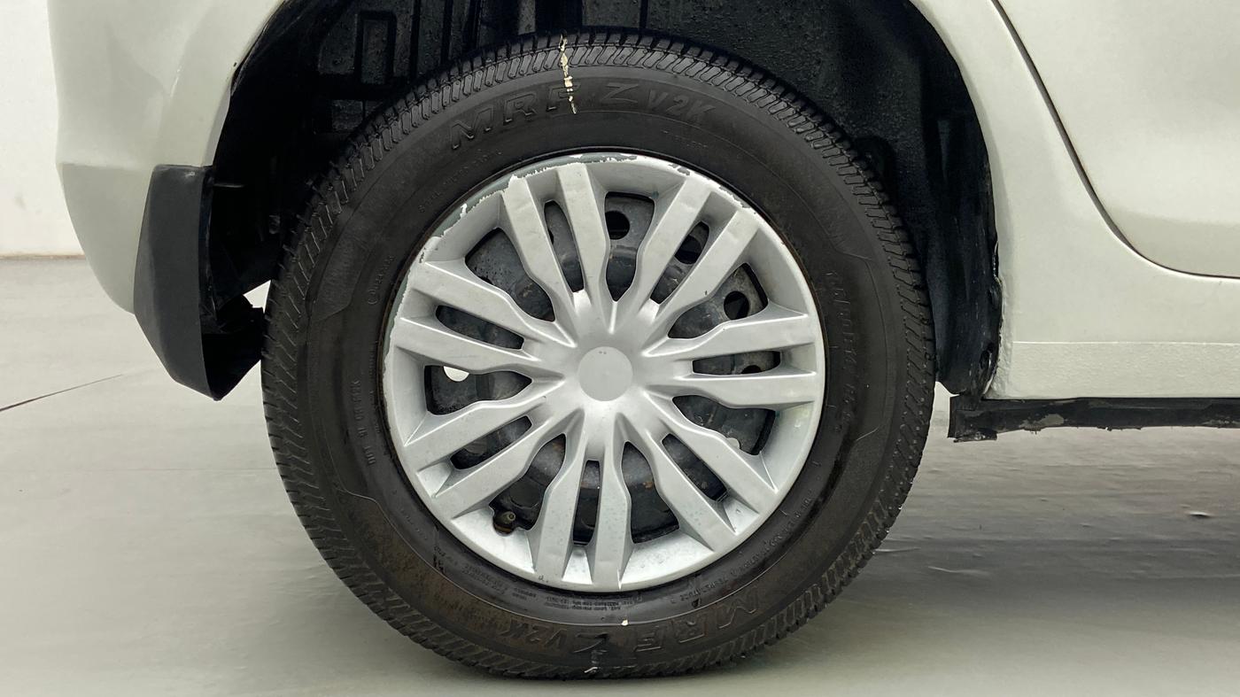 2015 Maruti Swift LDI O, Diesel, Manual, 69,023 km, Right Rear Wheel