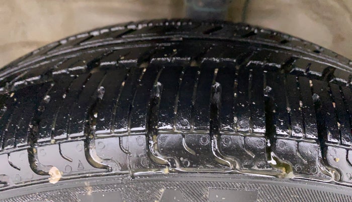2018 Maruti Wagon R 1.0 VXI, Petrol, Manual, 44,143 km, Left Front Tyre Tread