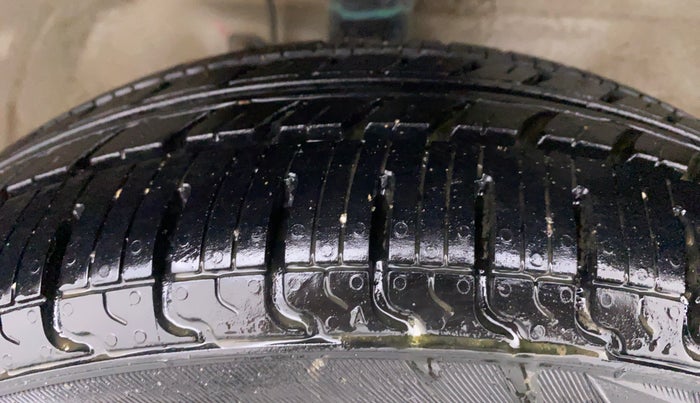 2018 Maruti Wagon R 1.0 VXI, Petrol, Manual, 44,143 km, Right Front Tyre Tread