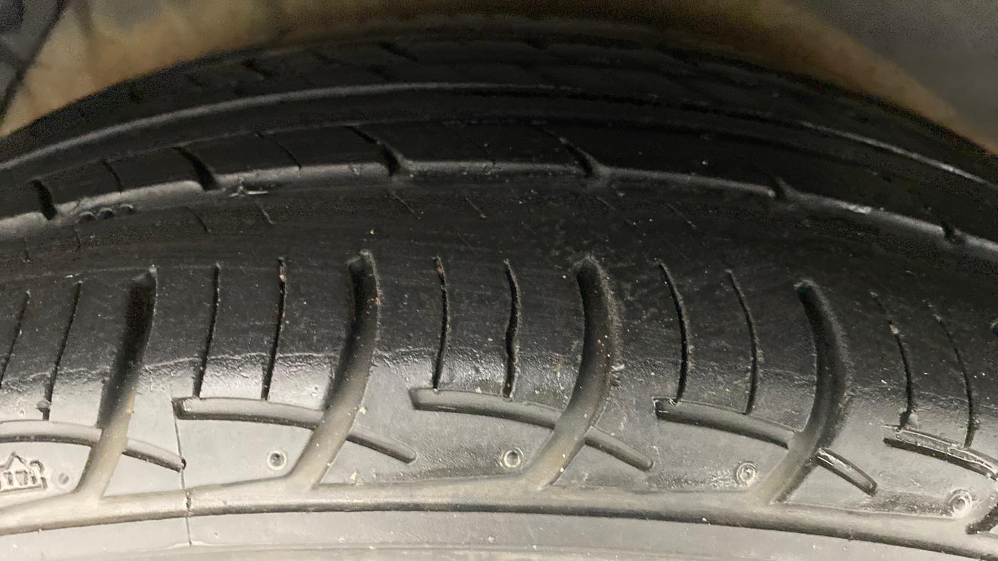 2015 Hyundai Verna FLUIDIC 1.4 VTVT, Petrol, Manual, 23,625 km, Right Rear Tyre Tread