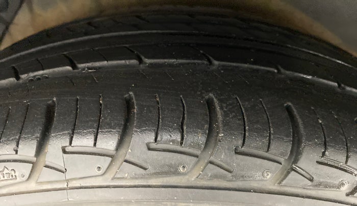 2015 Hyundai Verna FLUIDIC 1.4 VTVT, Petrol, Manual, 23,625 km, Right Rear Tyre Tread
