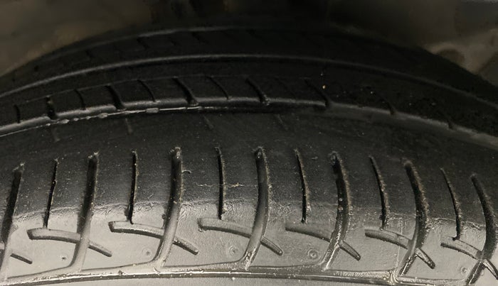 2015 Hyundai Verna FLUIDIC 1.4 VTVT, Petrol, Manual, 23,625 km, Right Front Tyre Tread