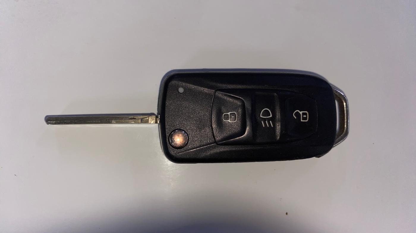 2022 Tata ALTROZ XE PLUS DIESEL, Diesel, Manual, 48,834 km, Key Close Up