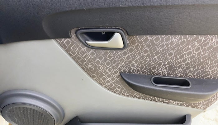 2016 Maruti Alto 800 LXI, Petrol, Manual, 61,741 km, Driver Side Door Panels Control