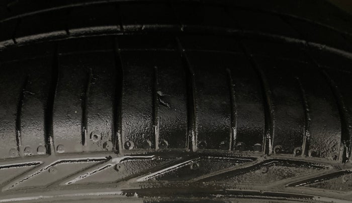 2022 Tata NEXON XZA PLUS (PREMIUM) PETROL DARK EDITION, Petrol, Automatic, 67,427 km, Right Front Tyre Tread