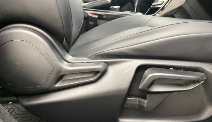 2022 Tata NEXON XZA PLUS (PREMIUM) PETROL DARK EDITION, Petrol, Automatic, 67,427 km, Driver Side Adjustment Panel