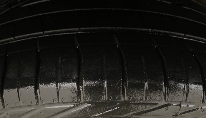 2022 Tata NEXON XZA PLUS (PREMIUM) PETROL DARK EDITION, Petrol, Automatic, 67,427 km, Right Rear Tyre Tread