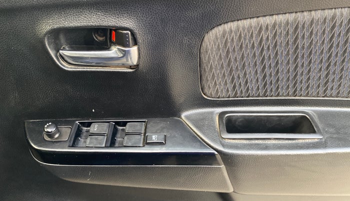 2014 Maruti Wagon R 1.0 LXI, Petrol, Manual, 52,045 km, Driver Side Door Panels Control