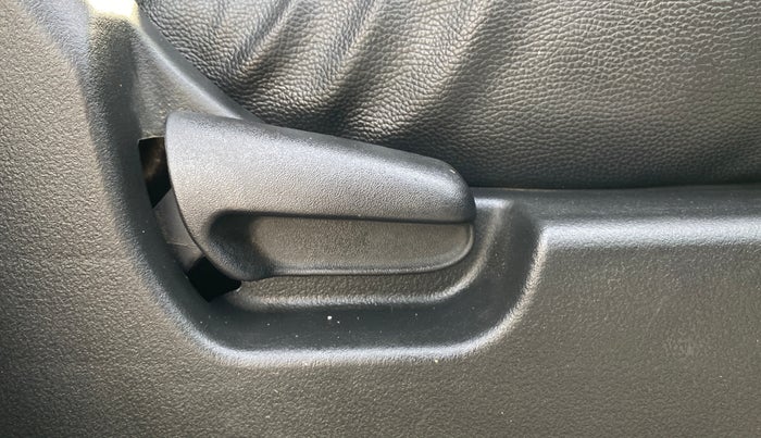 2014 Maruti Wagon R 1.0 LXI, Petrol, Manual, 52,045 km, Driver Side Adjustment Panel