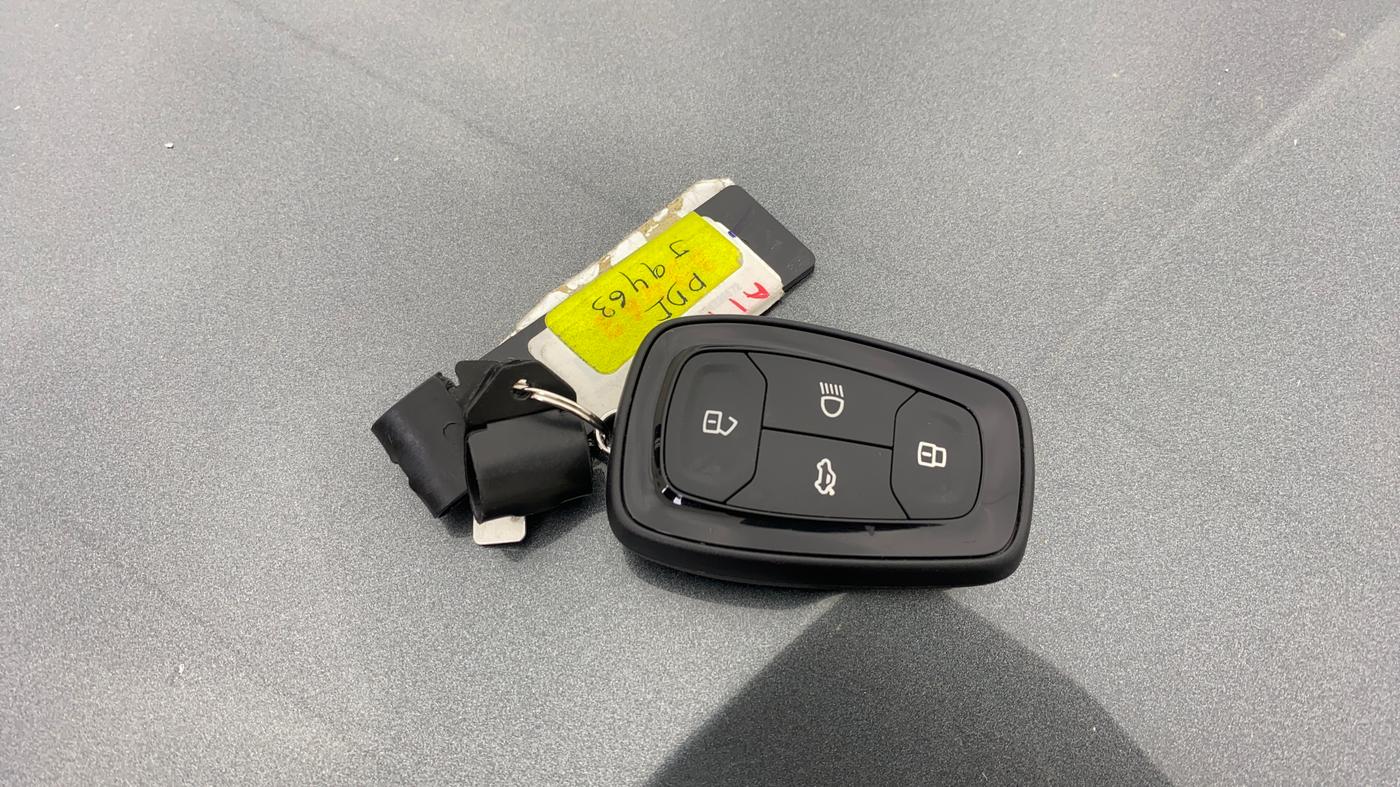 2024 Tata ALTROZ XZA Lux, Petrol, Automatic, 17,688 km, Key Close Up