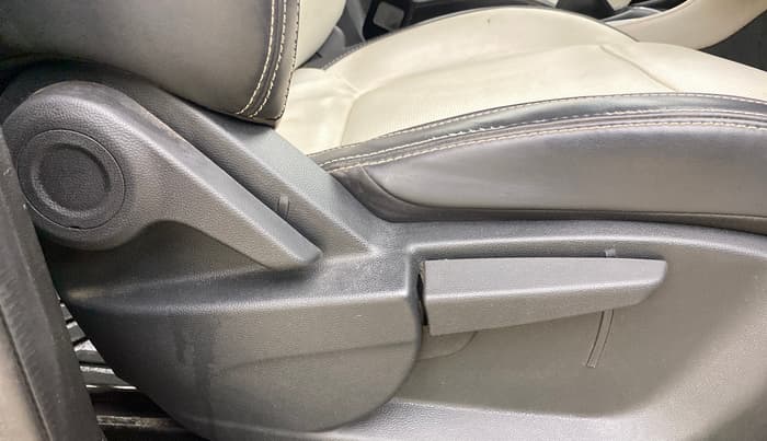 2022 MG ASTOR SMART EX 1.5 MT, Petrol, Manual, 45,678 km, Driver Side Adjustment Panel