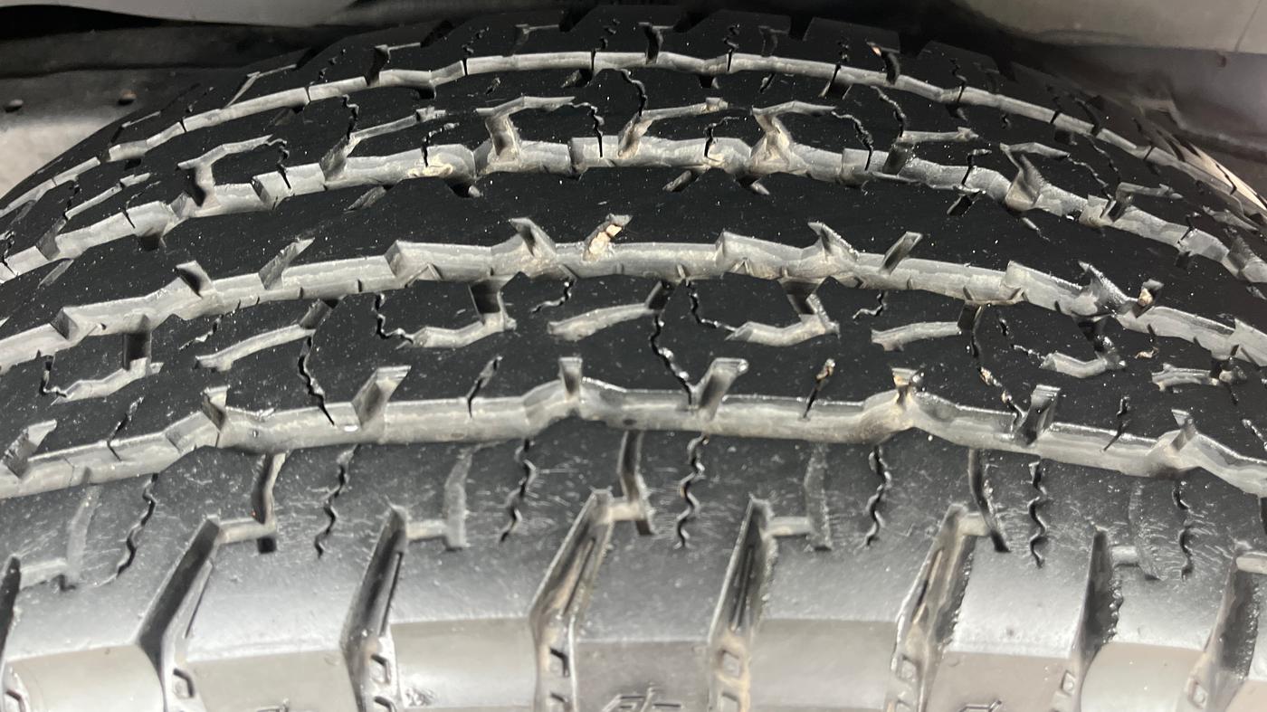 2023 Mahindra Thar LX P 2WD AT HT, Petrol, Automatic, 21,350 km, Left Rear Tyre Tread