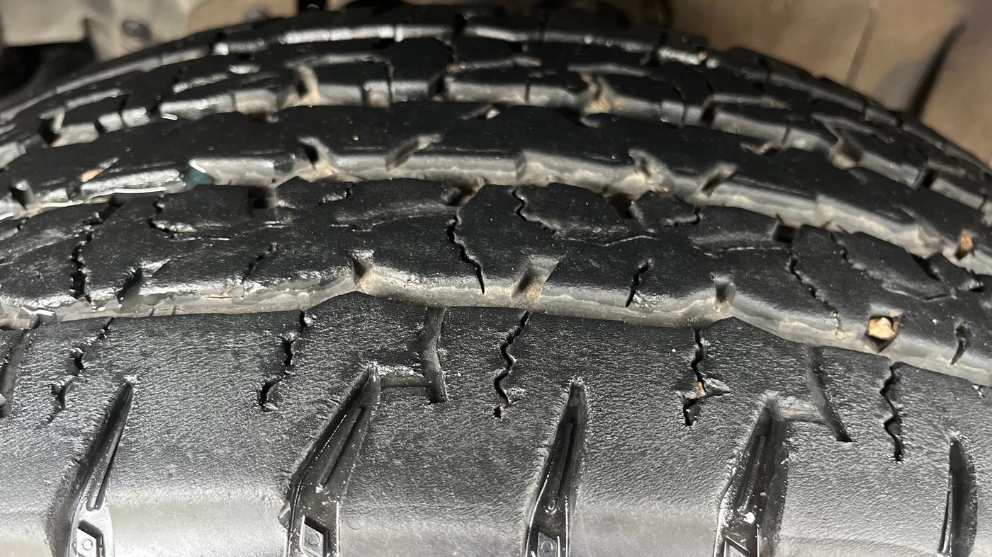 2023 Mahindra Thar LX P 2WD AT HT, Petrol, Automatic, 21,350 km, Left Front Tyre Tread