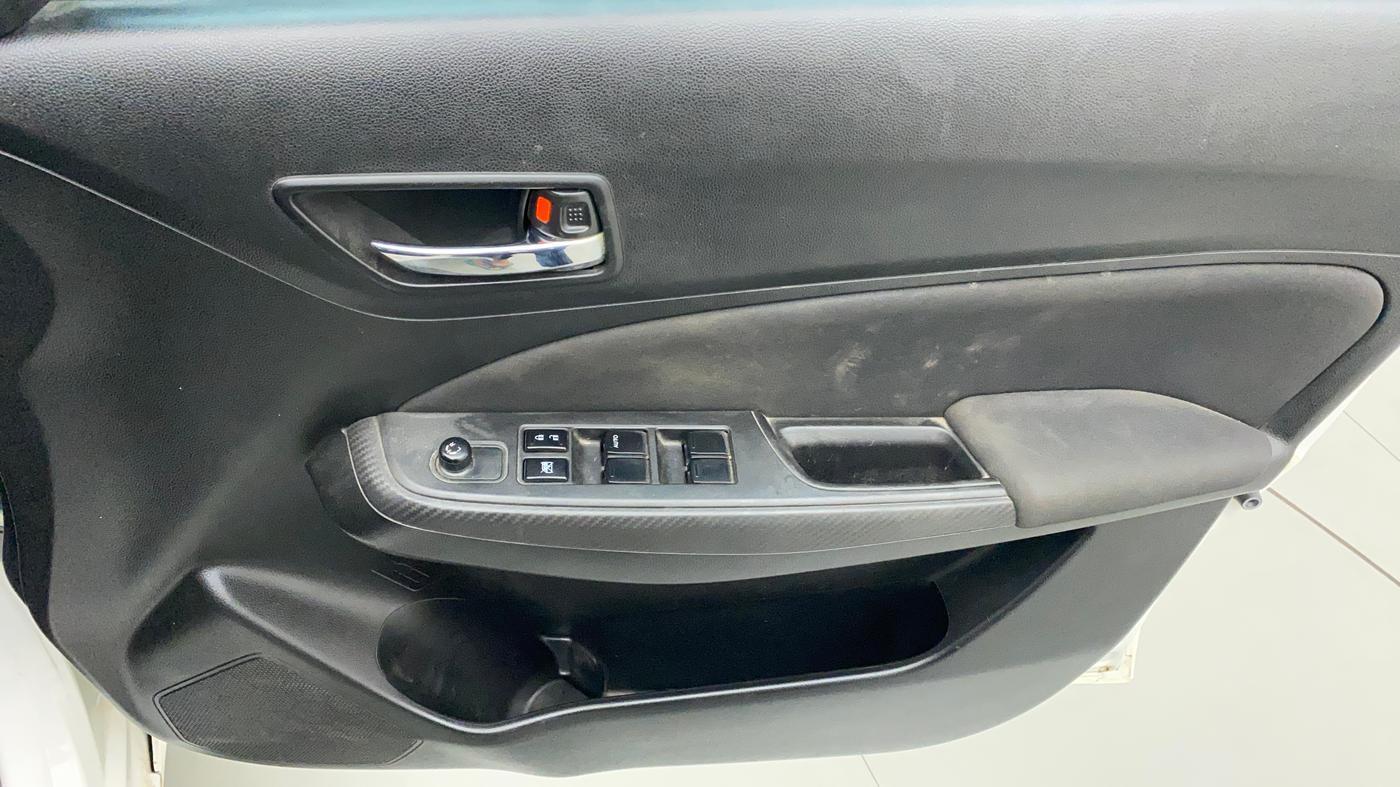 2019 Maruti Swift VXI, Petrol, Manual, 32,501 km, Driver Side Door Panels Control