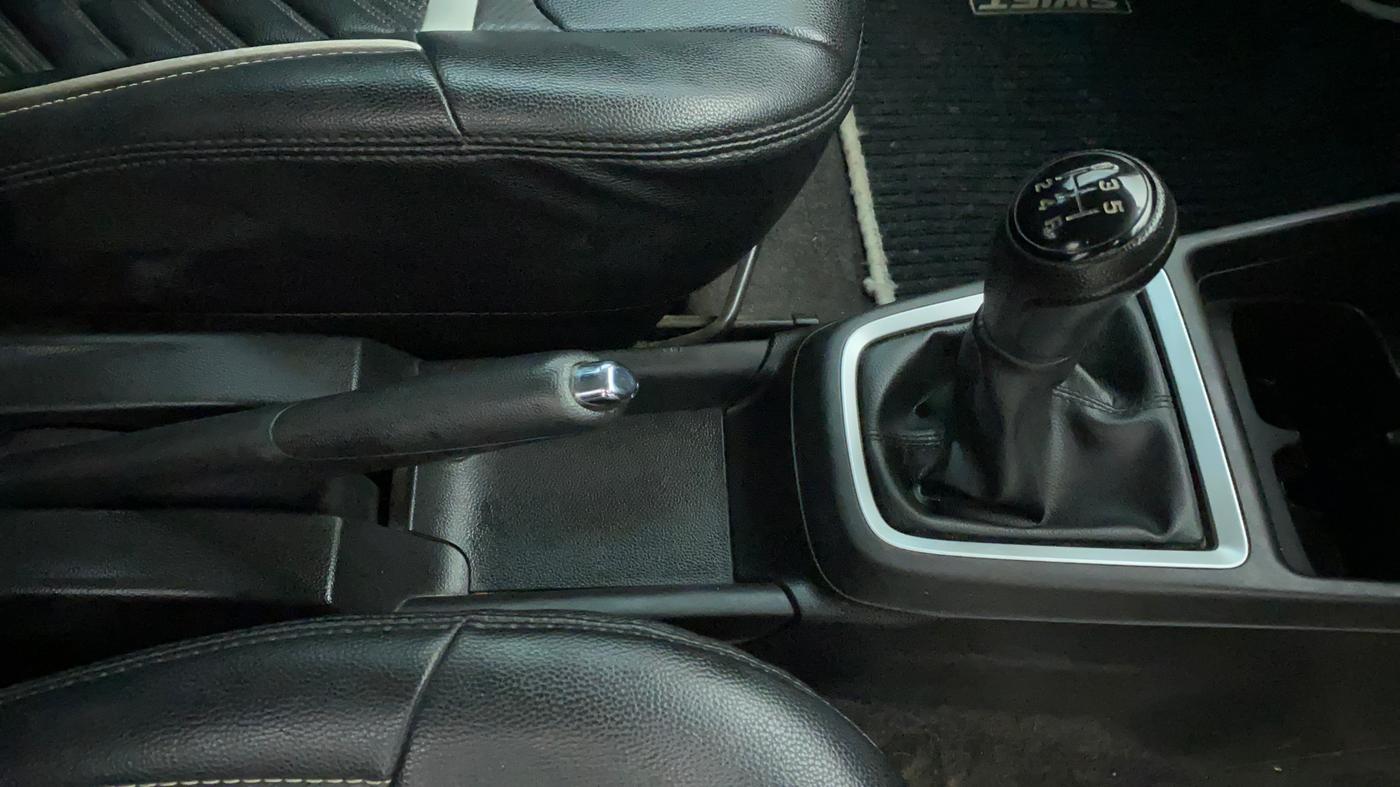 2019 Maruti Swift VXI, Petrol, Manual, 32,501 km, Gear Lever