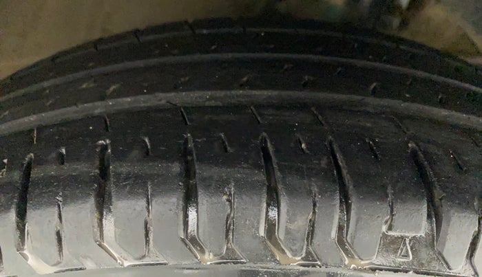 2019 Maruti Swift VXI, Petrol, Manual, 32,501 km, Right Front Tyre Tread