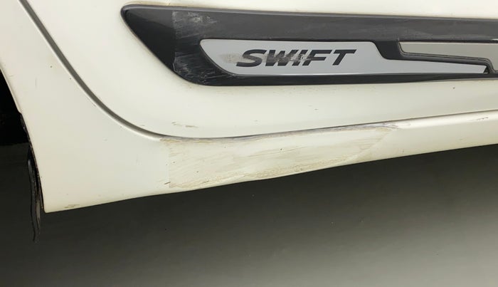2019 Maruti Swift VXI, Petrol, Manual, 32,501 km, Right running board - Minor scratches
