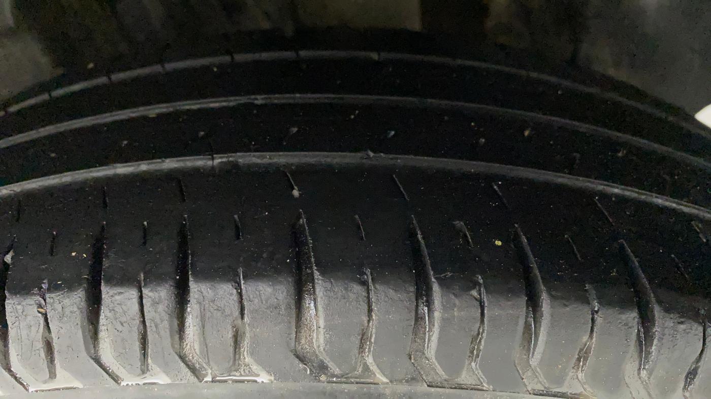 2019 Maruti Swift VXI, Petrol, Manual, 32,501 km, Left Rear Tyre Tread