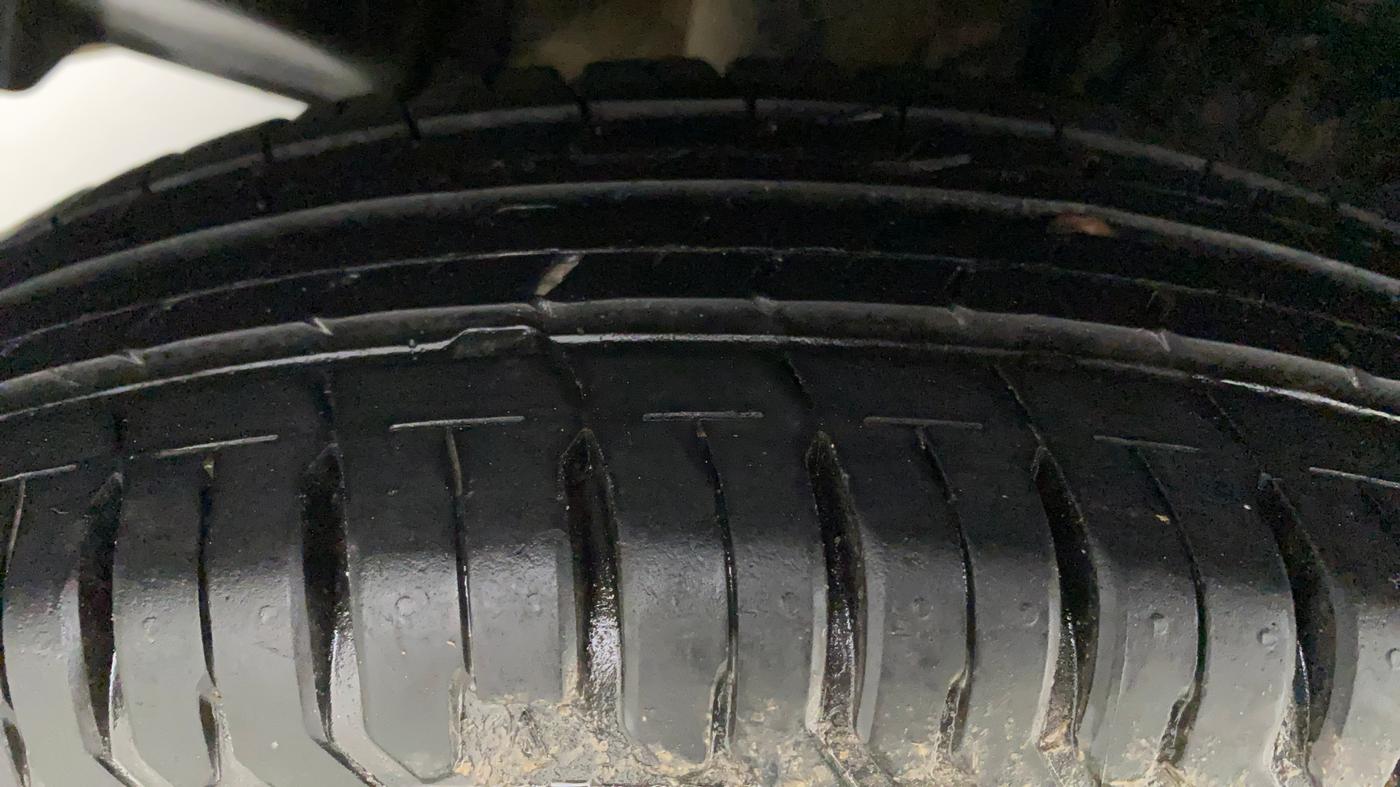 2019 Maruti Swift VXI, Petrol, Manual, 32,501 km, Right Rear Tyre Tread